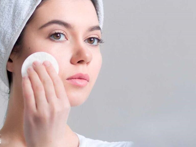 محصولات مناسب پوست چرب؛ راهنمای کامل کنترل براقی و جوش