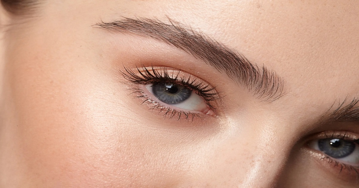 تینت مژه چیست و چگونه مژه‌های طبیعی را تیره‌تر و مشخص‌تر می‌کند